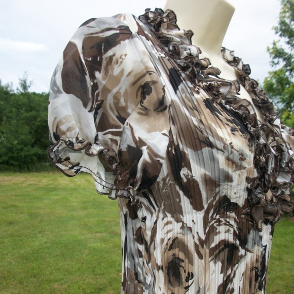 east 5th Chocolate Coffee Mocha Rose Button Up - Picture 6 of 7